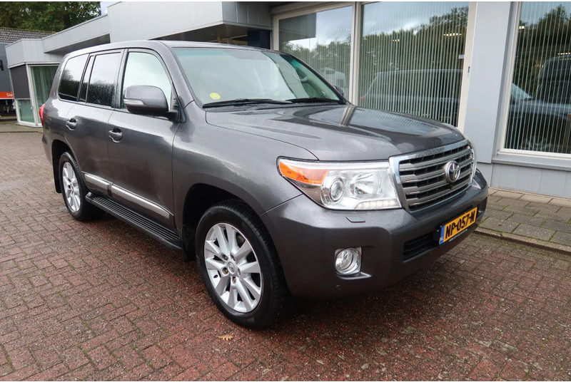 Toyota Land Cruiser V8 200 V8. 4.5D Executive. 7 Persoons. Luchtvering. Marge voertuig - Auto: pilt 2 Toyota Land Cruiser V8 200 V8. 4.5D Executive. 7 Persoons. Luchtvering. Marge voertuig - Auto: pilt 2