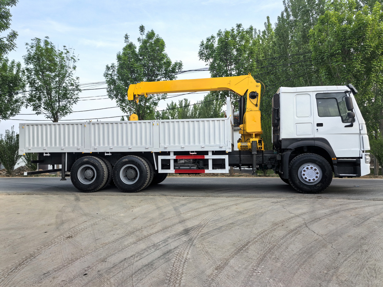 HOWO 371HP CRANE TRUCK - Kraanaga veoauto: pilt 1 HOWO 371HP CRANE TRUCK - Kraanaga veoauto: pilt 1