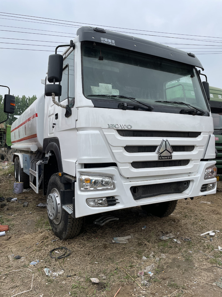 HOWO 6X4 WATER TANK TRUCK HIGH QUALITY 290HP/336HP / 371HP Tipper - Tsisternauto: pilt 1 HOWO 6X4 WATER TANK TRUCK HIGH QUALITY 290HP/336HP / 371HP Tipper - Tsisternauto: pilt 1