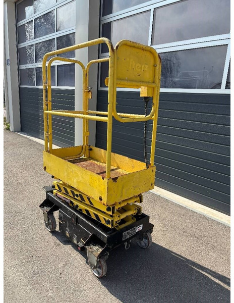 Boss 4,55m Arbeitsbühne Personenlift, BJ 2009 - Käärlift: pilt 2 Boss 4,55m Arbeitsbühne Personenlift, BJ 2009 - Käärlift: pilt 2