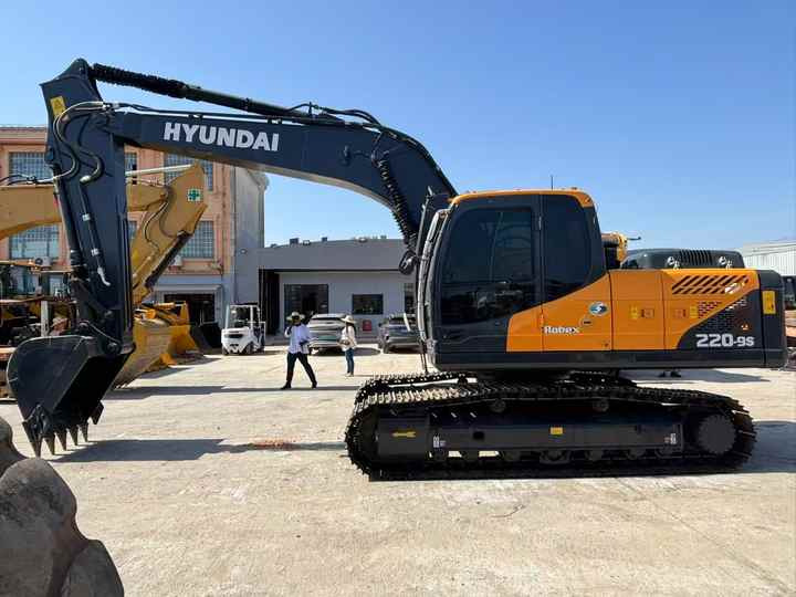2024 New Hyundai HX220L Crawler Excavator South Korea Made ,22ton Tracked Shovel HX220 Hyundai HX220 Crawler Excavator - Ekskavaator: pilt 2 2024 New Hyundai HX220L Crawler Excavator South Korea Made ,22ton Tracked Shovel HX220 Hyundai HX220 Crawler Excavator - Ekskavaator: pilt 2
