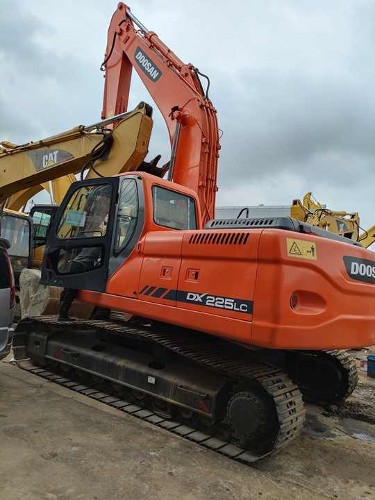 Awesome Performance Korea Imported Small Scale Used Doosan Dx60 dx225 dh55 dh60 DH150 Excavator in Shanghai good price - Lintekskavaator: pilt 2 Awesome Performance Korea Imported Small Scale Used Doosan Dx60 dx225 dh55 dh60 DH150 Excavator in Shanghai good price - Lintekskavaator: pilt 2