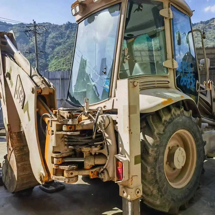 Backhoe loader JCB 3CX 4*4 tlb loader UKmade, used cheap JCB 3CX retro loader and digger - Ekskavaator-laadur: pilt 1 Backhoe loader JCB 3CX 4*4 tlb loader UKmade, used cheap JCB 3CX retro loader and digger - Ekskavaator-laadur: pilt 1