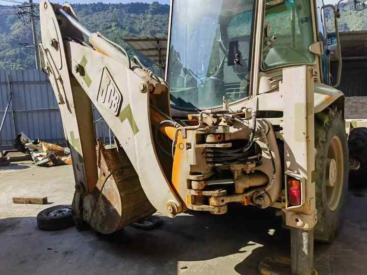 Backhoe loader JCB 3CX 4*4 tlb loader UKmade, used cheap JCB 3CX retro loader and digger - Ekskavaator-laadur: pilt 2 Backhoe loader JCB 3CX 4*4 tlb loader UKmade, used cheap JCB 3CX retro loader and digger - Ekskavaator-laadur: pilt 2