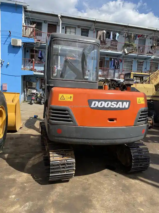 Doosan DH55-V Used Excavator Crawler Excavator Second Hand Japan Engine DH55-V Doosan Excavator in stock for sale - Miniekskavaator: pilt 3 Doosan DH55-V Used Excavator Crawler Excavator Second Hand Japan Engine DH55-V Doosan Excavator in stock for sale - Miniekskavaator: pilt 3