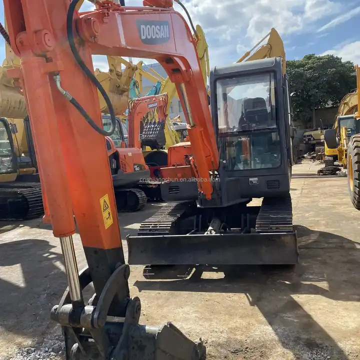 Doosan DH55-V Used Excavator Crawler Excavator Second Hand Japan Engine DH55-V Doosan Excavator in stock for sale - Miniekskavaator: pilt 1 Doosan DH55-V Used Excavator Crawler Excavator Second Hand Japan Engine DH55-V Doosan Excavator in stock for sale - Miniekskavaator: pilt 1