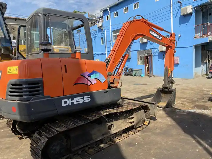Doosan DH55-V Used Excavator Crawler Excavator Second Hand Japan Engine DH55-V Doosan Excavator in stock for sale - Miniekskavaator: pilt 5 Doosan DH55-V Used Excavator Crawler Excavator Second Hand Japan Engine DH55-V Doosan Excavator in stock for sale - Miniekskavaator: pilt 5