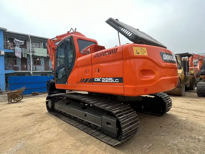 Good Price Tracked Excavator Doosan Dx225 Dx150 Korea Construction Machinery In Shanghai - Lintekskavaator: pilt 3 Good Price Tracked Excavator Doosan Dx225 Dx150 Korea Construction Machinery In Shanghai - Lintekskavaator: pilt 3