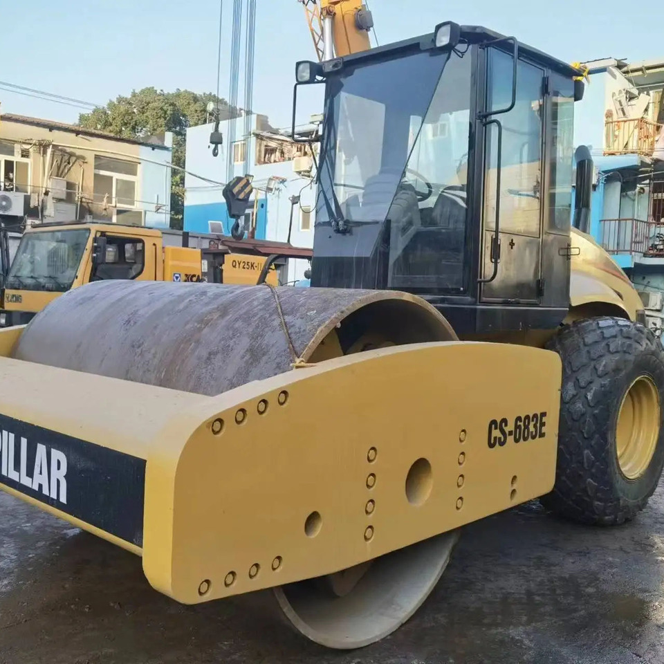 Good Quality Road Roller Caterpillar Cs683e Used Original Japan Road Roller Cat Cs683e Caterpillar Compactor Rollers - Teerull: pilt 1 Good Quality Road Roller Caterpillar Cs683e Used Original Japan Road Roller Cat Cs683e Caterpillar Compactor Rollers - Teerull: pilt 1