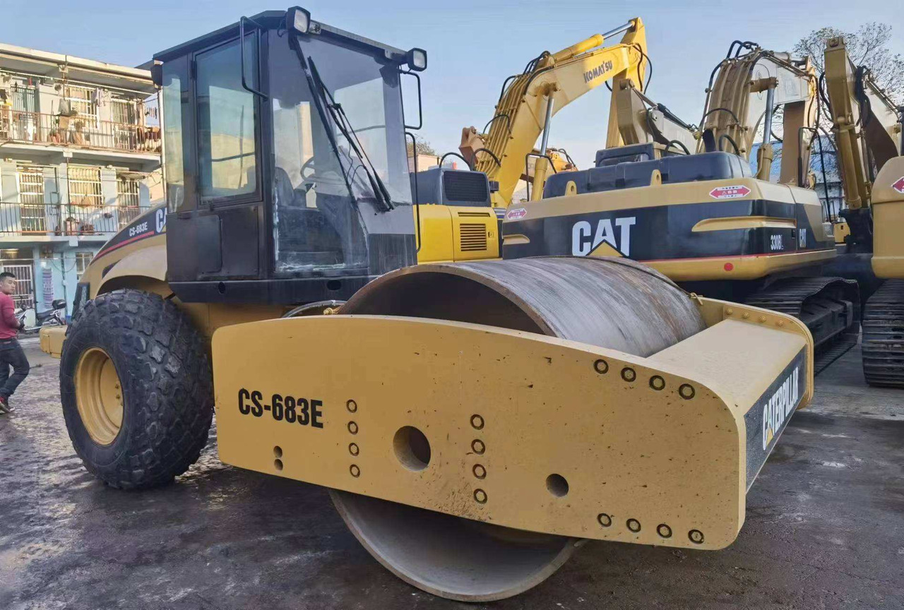 Teerull Good Quality Road Roller Caterpillar Cs683e Used Original Japan Road Roller Cat Cs683e Caterpillar Compactor Rollers: pilt 6