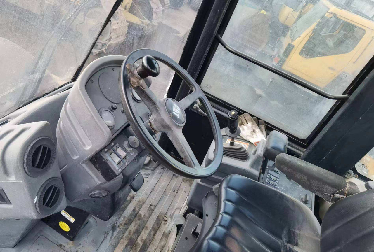 Good Quality Road Roller Caterpillar Cs683e Used Original Japan Road Roller Cat Cs683e Caterpillar Compactor Rollers - Teerull: pilt 2 Good Quality Road Roller Caterpillar Cs683e Used Original Japan Road Roller Cat Cs683e Caterpillar Compactor Rollers - Teerull: pilt 2