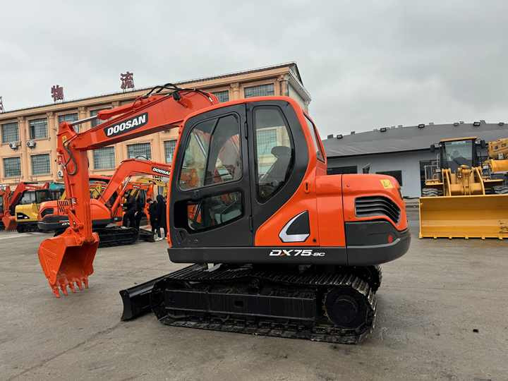 Hot Sale Used Doosan DX75-9C Excavator Doosan 7.5 Ton Crawler Digger Original Equipment - Lintekskavaator: pilt 2 Hot Sale Used Doosan DX75-9C Excavator Doosan 7.5 Ton Crawler Digger Original Equipment - Lintekskavaator: pilt 2