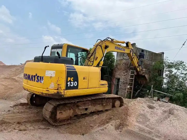Hot sale used komatsu medium excavator PC130-7 /KOMATSU 130-7/ used japanese komatsu excavator 13 ton - Lintekskavaator: pilt 4 Hot sale used komatsu medium excavator PC130-7 /KOMATSU 130-7/ used japanese komatsu excavator 13 ton - Lintekskavaator: pilt 4