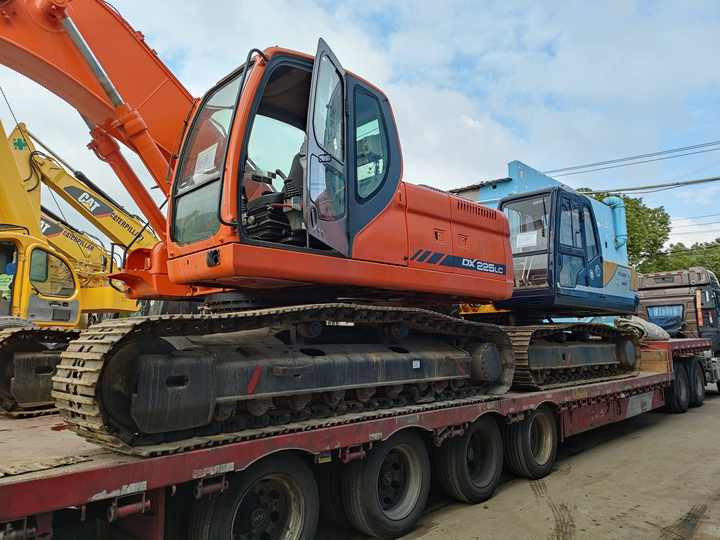 Hydraulic Excavator Doosan DX225LC and More Used Excavator from Korea - Lintekskavaator: pilt 2 Hydraulic Excavator Doosan DX225LC and More Used Excavator from Korea - Lintekskavaator: pilt 2