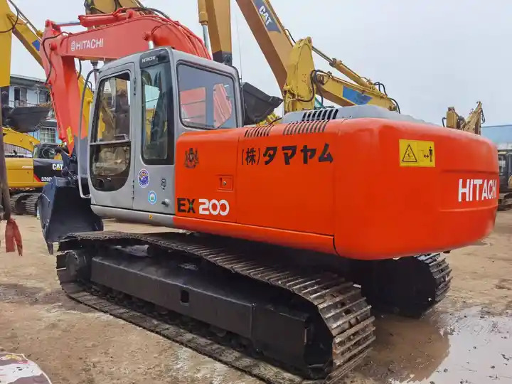 Popular Second Hand Hitachi Excavator Ex200 Used Hitachi Crawler Digger Original Made In Japan at Low Price For Sale - Lintekskavaator: pilt 2 Popular Second Hand Hitachi Excavator Ex200 Used Hitachi Crawler Digger Original Made In Japan at Low Price For Sale - Lintekskavaator: pilt 2