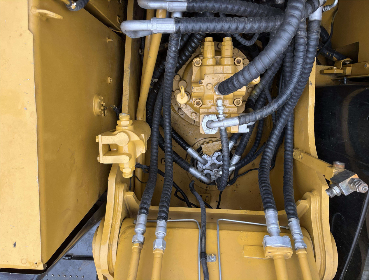 Second Hand Cat Excavator CAT 320D Japan Used Construction Machine 20ton Excavator cat320d - Ekskavaator: pilt 4 Second Hand Cat Excavator CAT 320D Japan Used Construction Machine 20ton Excavator cat320d - Ekskavaator: pilt 4
