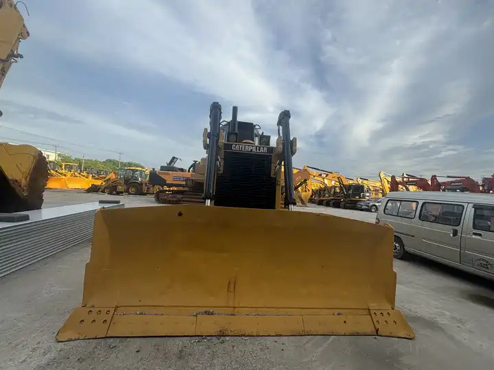 Used CAT D8R bulldozer in good condition for sale - Buldooser: pilt 2 Used CAT D8R bulldozer in good condition for sale - Buldooser: pilt 2