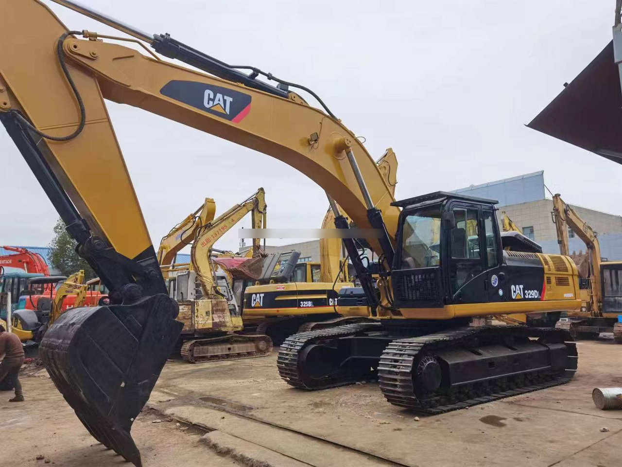 Used Caterpillar excavator CAT 329DL in good condition for sale - Lintekskavaator: pilt 2 Used Caterpillar excavator CAT 329DL in good condition for sale - Lintekskavaator: pilt 2