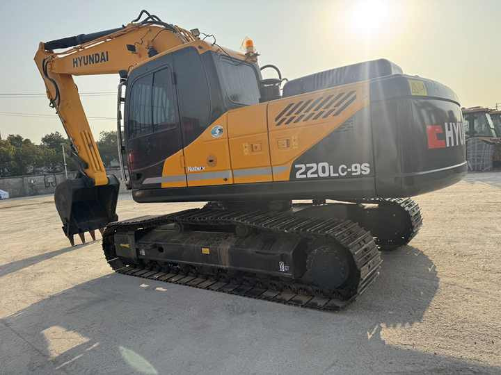 Used HYUNDAI ROBEX 220LC-9S Second Hand High Quality Low Price for Sale - Lintekskavaator: pilt 3 Used HYUNDAI ROBEX 220LC-9S Second Hand High Quality Low Price for Sale - Lintekskavaator: pilt 3