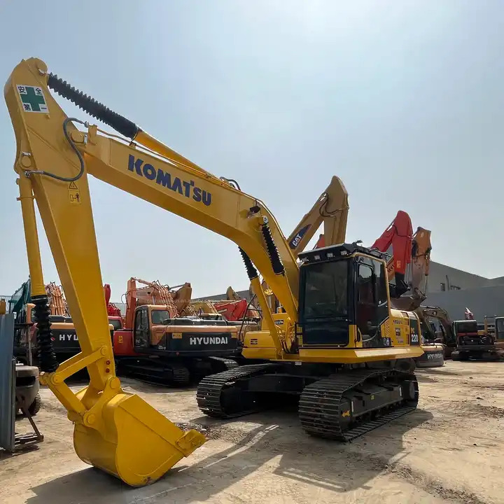 Used Japan Komatsu Pc220-8 Komatsu 20 Ton Excavator With High Quality/komatsu 220 Excavator At Low Price - Ekskavaator: pilt 1 Used Japan Komatsu Pc220-8 Komatsu 20 Ton Excavator With High Quality/komatsu 220 Excavator At Low Price - Ekskavaator: pilt 1