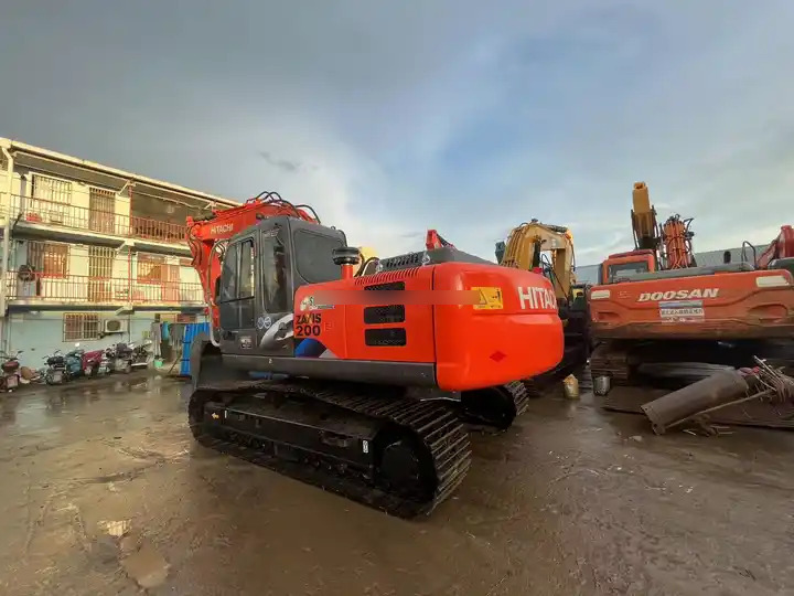 Used Japan Original Hitachi Excavator ZX200 ZX200-3G/ Second Hand 20 ton Excavator in stock for sale - Lintekskavaator: pilt 4 Used Japan Original Hitachi Excavator ZX200 ZX200-3G/ Second Hand 20 ton Excavator in stock for sale - Lintekskavaator: pilt 4