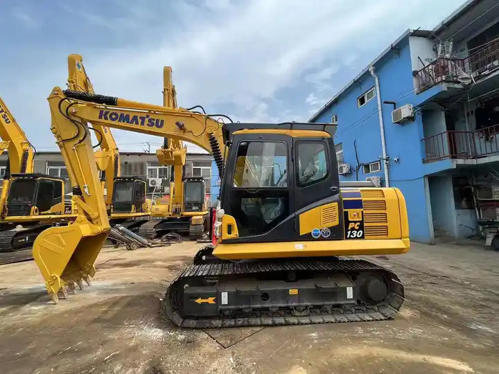 Used cheap Japan Komatsu PC130-7 medium digger Komatsu PC130-7 for sale, used komatsu 13ton mini excavators - Lintekskavaator: pilt 4 Used cheap Japan Komatsu PC130-7 medium digger Komatsu PC130-7 for sale, used komatsu 13ton mini excavators - Lintekskavaator: pilt 4