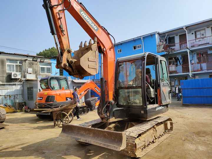 Used excavator doosan dx60 excavators machinery doosan dx60 dx80 dx75 dx225 dh60 dh60-7 excavator - Lintekskavaator: pilt 2 Used excavator doosan dx60 excavators machinery doosan dx60 dx80 dx75 dx225 dh60 dh60-7 excavator - Lintekskavaator: pilt 2