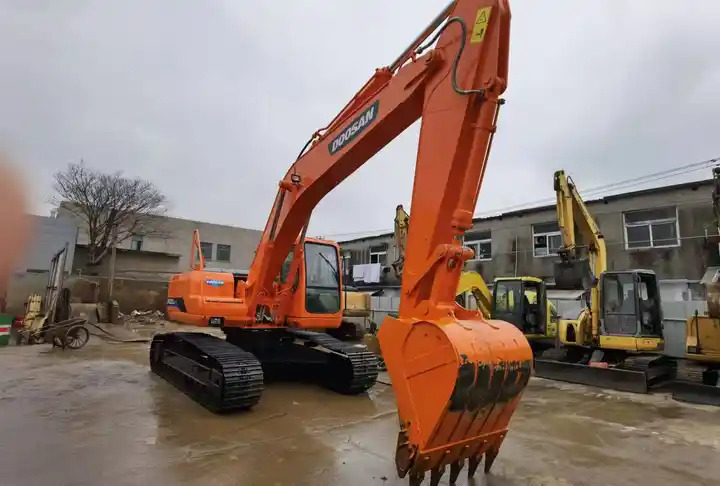 Used 20Ton Korea Excavator Machinery Equipment, Doosan Excavator DH220LC-7 Medium-size Digger - Lintekskavaator: pilt 4 Used 20Ton Korea Excavator Machinery Equipment, Doosan Excavator DH220LC-7 Medium-size Digger - Lintekskavaator: pilt 4