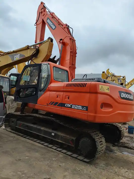Lintekskavaator used excavators in stock for sale second hand excavator used machinery equipment Doosan dx225: pilt 6