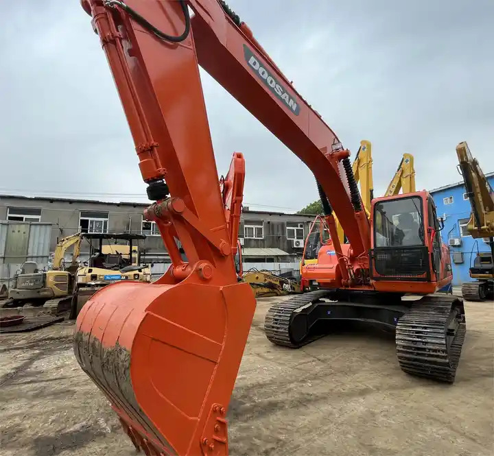 Used original Korea Doosan 20 ton excavator with cheap price and good condition DOOSAN Dx220LC-9e - Lintekskavaator: pilt 1 Used original Korea Doosan 20 ton excavator with cheap price and good condition DOOSAN Dx220LC-9e - Lintekskavaator: pilt 1