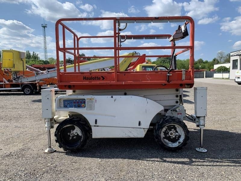 Haulotte Compact 10 DX - 4x4 - 10m - diesel - Käärlift: pilt 4 Haulotte Compact 10 DX - 4x4 - 10m - diesel - Käärlift: pilt 4