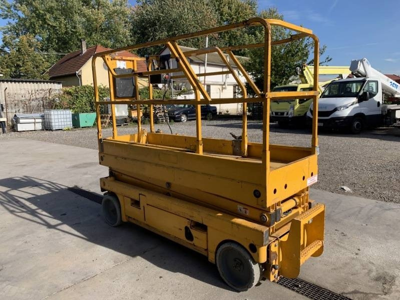 Haulotte Compact 8 - 8m, electric - Käärlift: pilt 1 Haulotte Compact 8 - 8m, electric - Käärlift: pilt 1