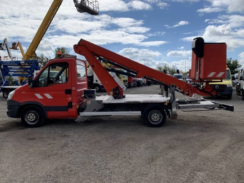 Iveco Daily Isoli PT165 - 16,5 m  - Veoautolt tõusev platvorm: pilt 5 Iveco Daily Isoli PT165 - 16,5 m  - Veoautolt tõusev platvorm: pilt 5