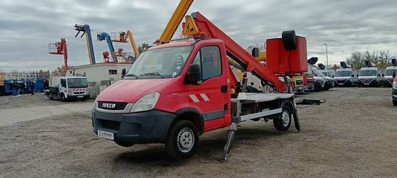 Iveco Daily Isoli PT165 - 16,5 m - Veoautolt tõusev platvorm: pilt 2 Iveco Daily Isoli PT165 - 16,5 m - Veoautolt tõusev platvorm: pilt 2