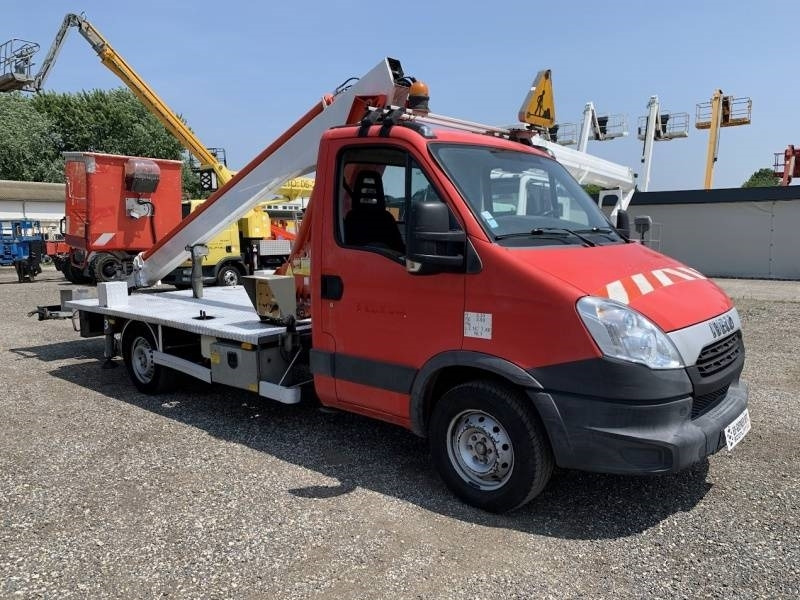Iveco Daily Multitel 160 ALU DS - 16m - Veoautolt tõusev platvorm: pilt 1 Iveco Daily Multitel 160 ALU DS - 16m - Veoautolt tõusev platvorm: pilt 1