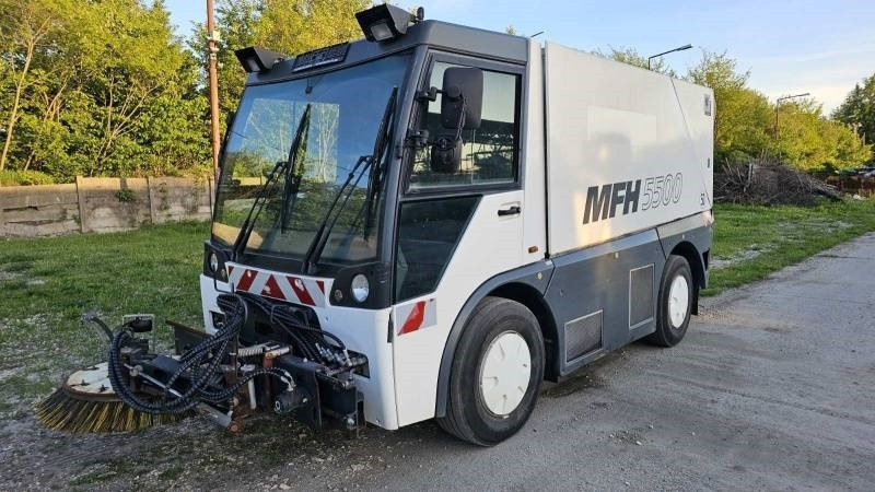 Mfh 5500 sweeper - with air conditionier - Tänavapühkimismasin: pilt 2 Mfh 5500 sweeper - with air conditionier - Tänavapühkimismasin: pilt 2