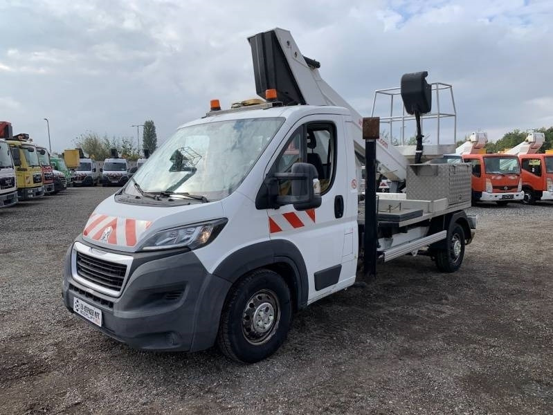 Peugeot Boxer Isoli VT42NEXS - 14,1m, 240kg  - Veoautolt tõusev platvorm: pilt 2 Peugeot Boxer Isoli VT42NEXS - 14,1m, 240kg  - Veoautolt tõusev platvorm: pilt 2