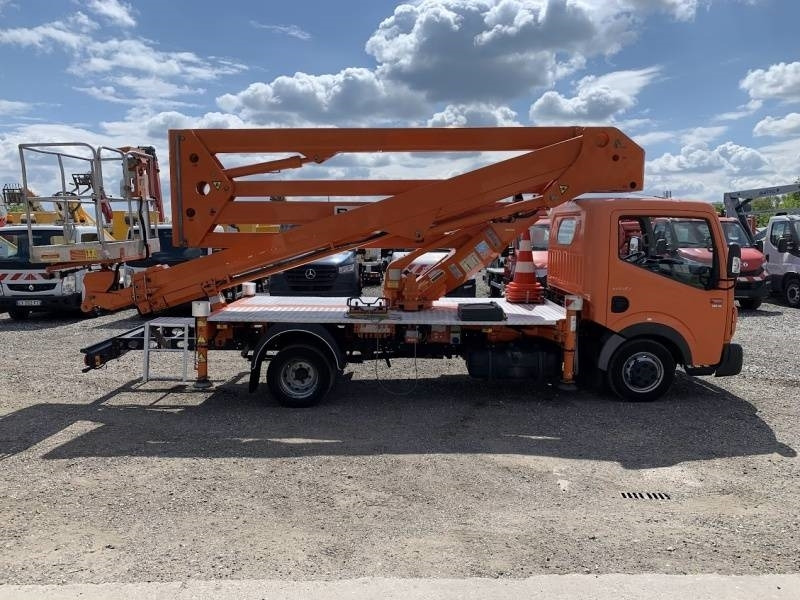 Renault Maxity CMC TB260 - 26 m - 200 kg - Veoautolt tõusev platvorm: pilt 4 Renault Maxity CMC TB260 - 26 m - 200 kg - Veoautolt tõusev platvorm: pilt 4
