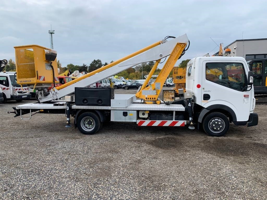 Renault Maxity Multitel 160 ALU DS - 16m  - Veoautolt tõusev platvorm: pilt 4 Renault Maxity Multitel 160 ALU DS - 16m  - Veoautolt tõusev platvorm: pilt 4