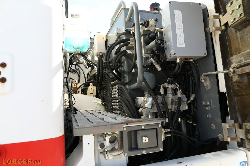 Ratastel ekskavaator Liebherr A 314: pilt 6