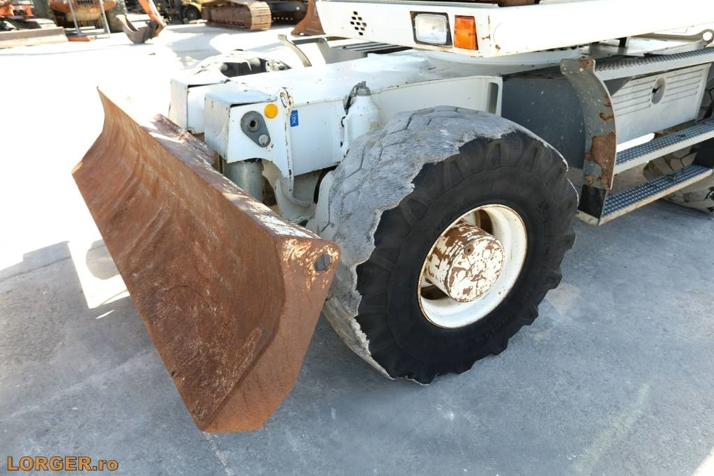 Ratastel ekskavaator Liebherr A 314: pilt 9