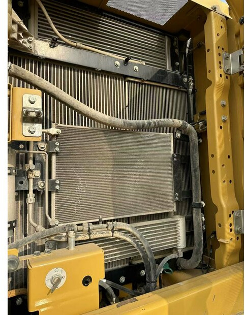 Lintekskavaator 2021 Caterpillar 320: pilt 16