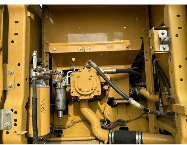 Lintekskavaator 2021 Caterpillar 320: pilt 8