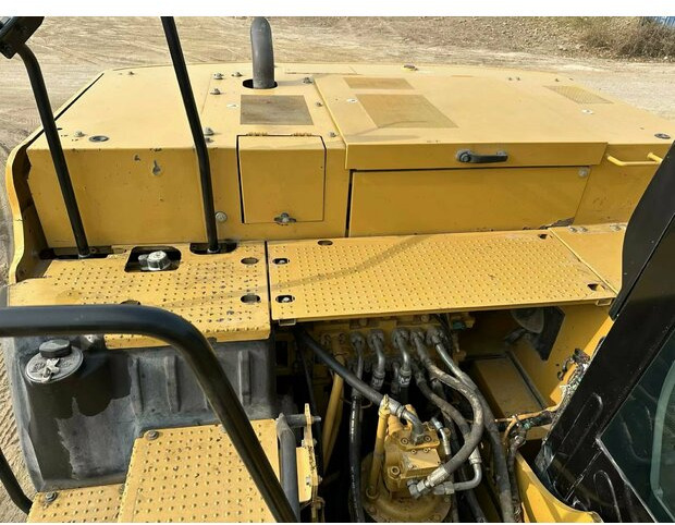 Lintekskavaator 2021 Caterpillar 320: pilt 6
