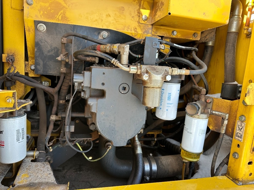 Lintekskavaator Komatsu PC 210 LC-11: pilt 11