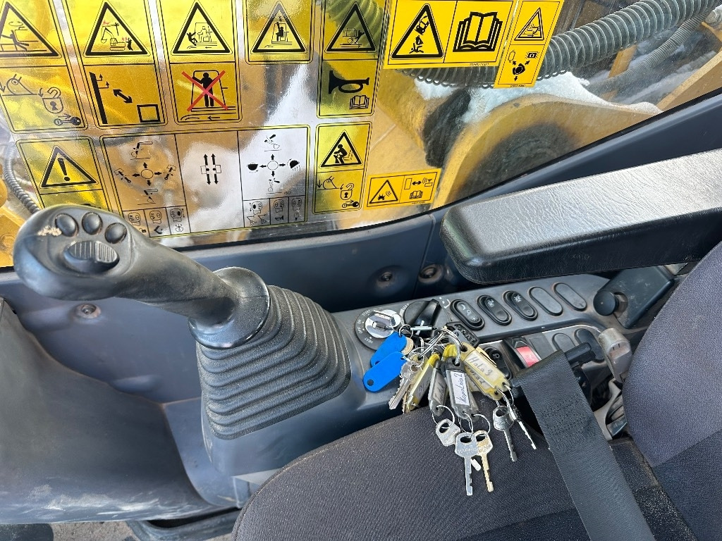 Lintekskavaator Komatsu PC 210 LC-11: pilt 31