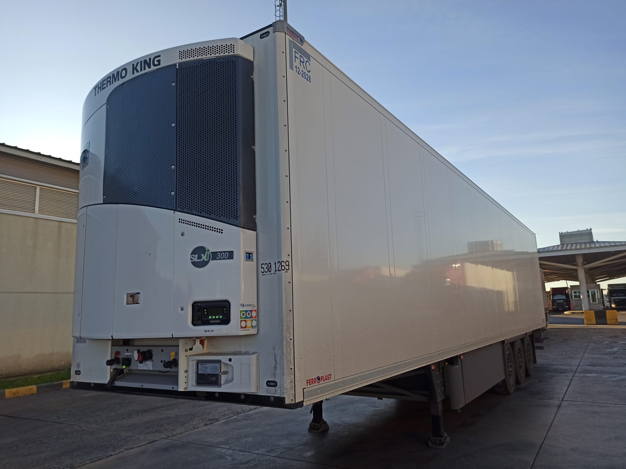 SCHMITZ CARGOBULL ThermoKing SKO 24/L - 13.4 FP COOL V7 FP 60 SMART - Külmutiga poolhaagis: pilt 1 SCHMITZ CARGOBULL ThermoKing SKO 24/L - 13.4 FP COOL V7 FP 60 SMART - Külmutiga poolhaagis: pilt 1