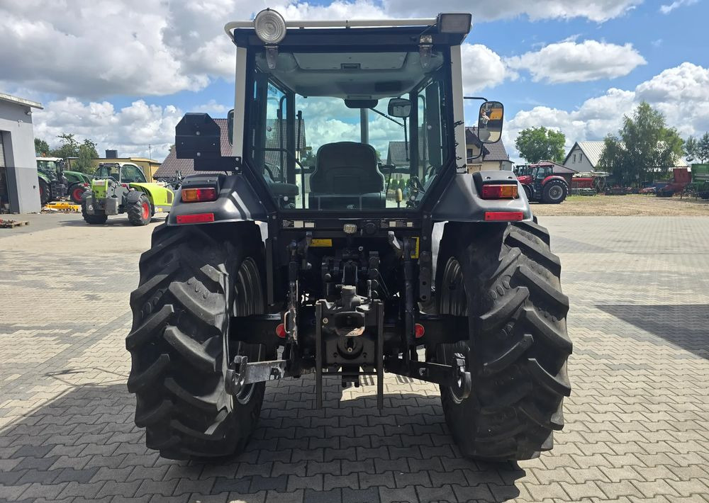 Traktor Valtra 800: pilt 6