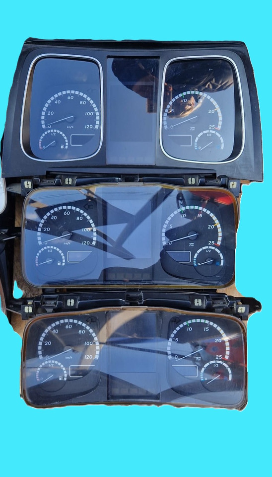 Licznik Zegar Mercedes ACTROS AXOR ATEGO A0084468221 A9614460821 - Armatuurlaud: pilt 3 Licznik Zegar Mercedes ACTROS AXOR ATEGO A0084468221 A9614460821 - Armatuurlaud: pilt 3