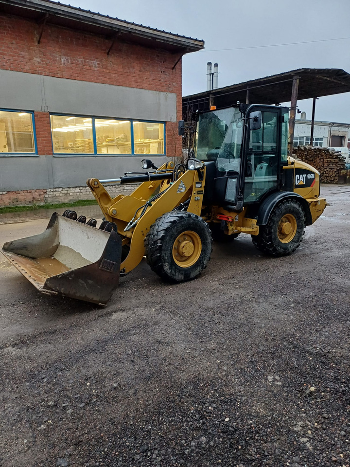 CATERPILLAR 906M - Ekskavaator-laadur: pilt 2 CATERPILLAR 906M - Ekskavaator-laadur: pilt 2